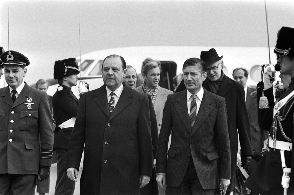 Bezoek Franse premier Barre en Minister van Buitenlandse Zaken Z. Ponchet prem, Bestanddeelnr 930-7289