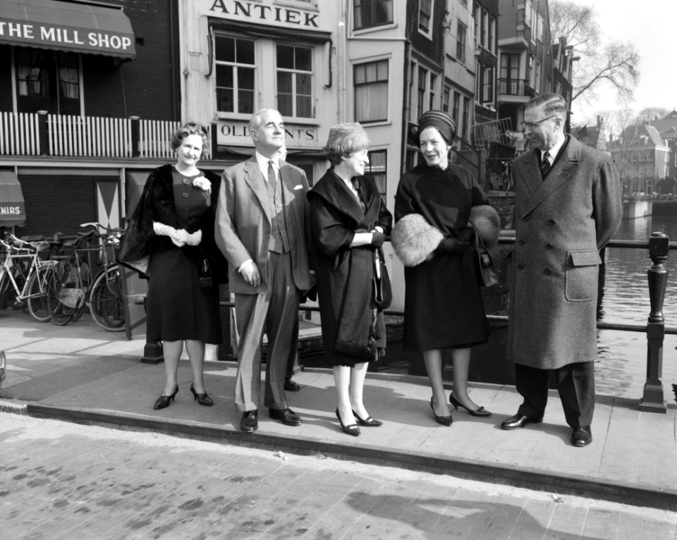 Bezoek Britse Ambassadeur Sir en Lady Noble aan Amsterdam Sir Andrew Noble , me, Bestanddeelnr 912-1775