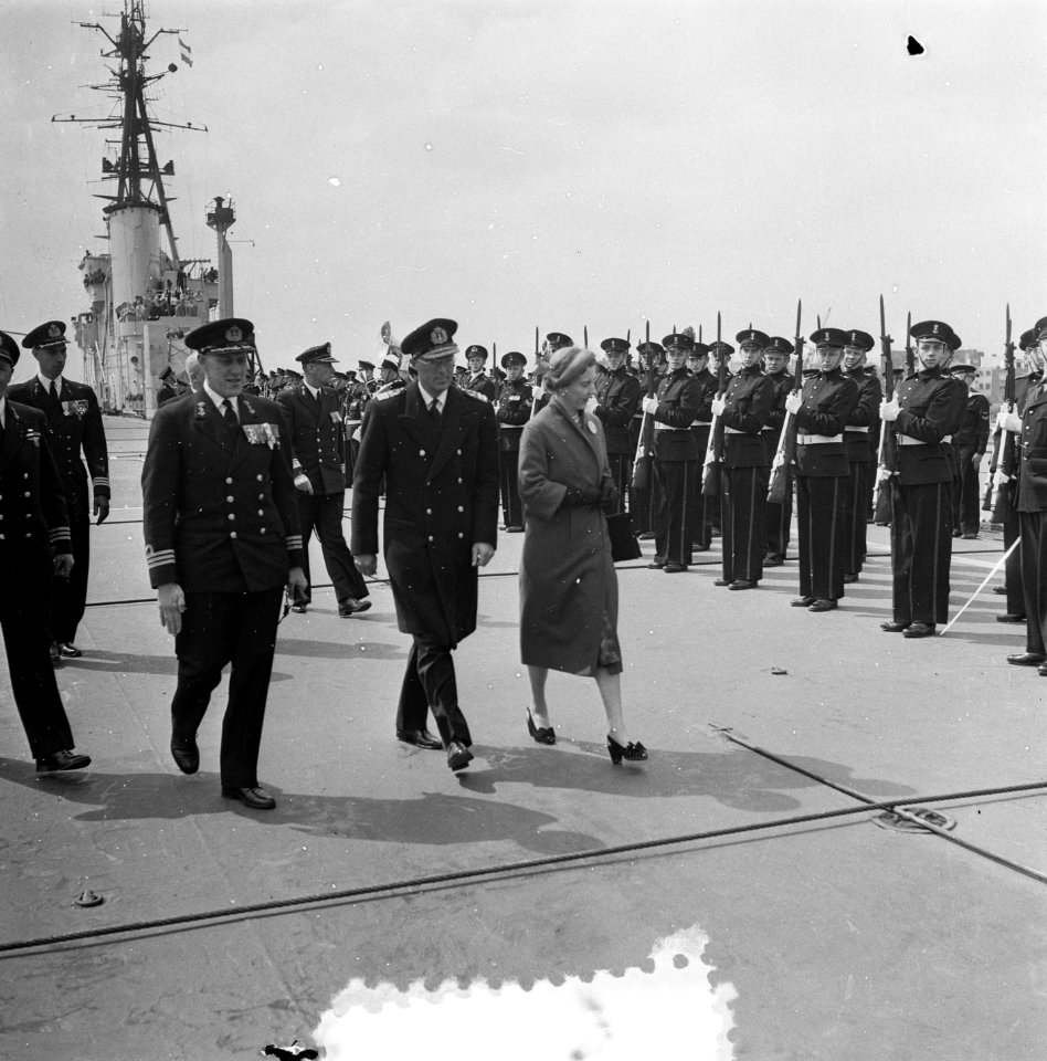 Bezoek Deense Koninklijke familie tweede dag Rotterdam bezoek Karel Doorman, Bestanddeelnr 906-4245