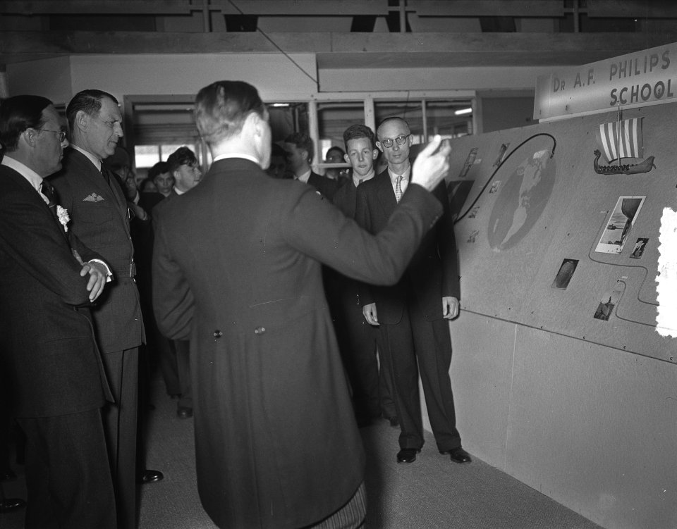 Bezoek Deense Koninklijke familie , derde dag, bezoek Philips Hilversum, Bestanddeelnr 906-4295