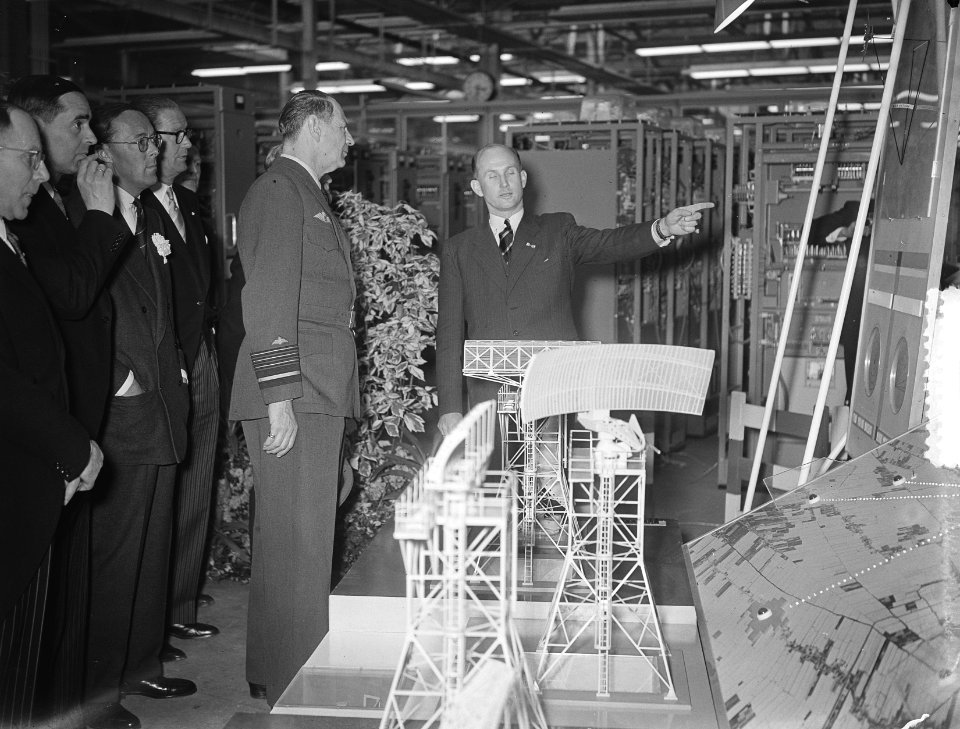 Bezoek Deense Koninklijke familie , derde dag, bezoek Philips Hilversum, Bestanddeelnr 906-4293