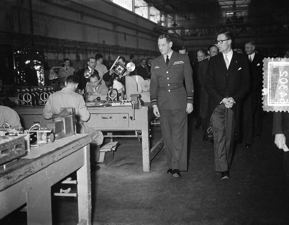 Bezoek Deense Koninklijke familie , derde dag, bezoek Philips Hilversum, Bestanddeelnr 906-4302