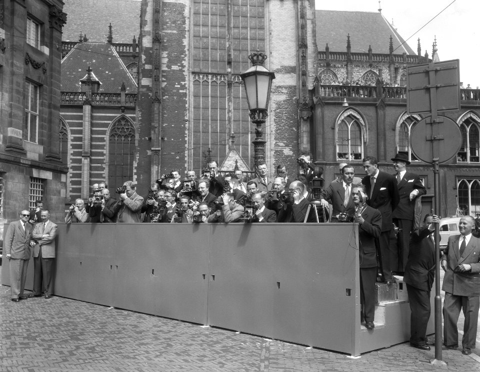 Bezoek Franse president en mevrouw Coty aan Amsterdam, perstribune, Bestanddeelnr 906-6076