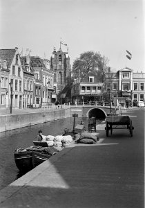Bevrijdingsfeest Leeuwarden De toren Oldenhove gezien vanaf het Groot Schaverne, Bestanddeelnr 900-2704