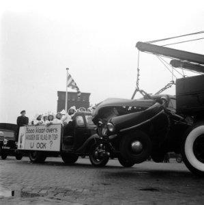 Bevrijdingsdag herdenking, optocht gemeente voertuigen, o.a. wagen met klaar-ov…, Bestanddeelnr 906-4490