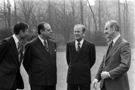 Bezoek Franse premier Barre en Minister van Buitenlandse Zaken Z Ponchet vl, Bestanddeelnr 930-7288