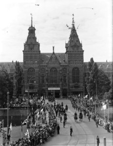 Bezoek Franse president en mevrouw Coty aan Amsterdam, brug Rijksmuseum, Bestanddeelnr 906-6059