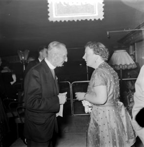 Bezoek Koningin aan Prijs van de film Dageraad der Vr.h. City Theater Amsterdam, Bestanddeelnr 905-8285
