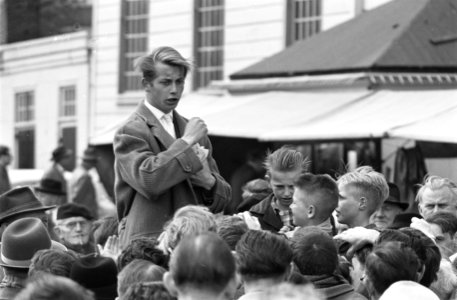 Bevrijdingsmarkt op het Amstelveld, Bestanddeelnr 912-4616