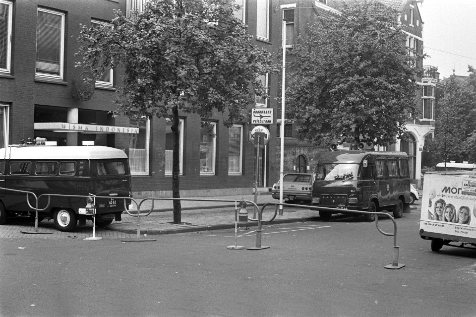 Bewaking voor Indonesische handelsmissie in Huibrachtstraat Amsterdam, Bestanddeelnr 924-8410