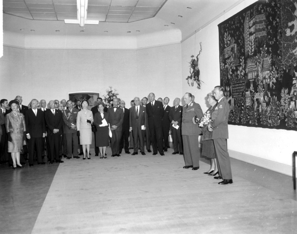 Bezoek Koning Olav aan Eindhoven, aankomst gezelschap, Bestanddeelnr 916-8630