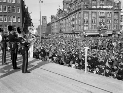 Bevrijdingsdag (10 jaar) feest Dam overzicht, Bestanddeelnr 907-1173