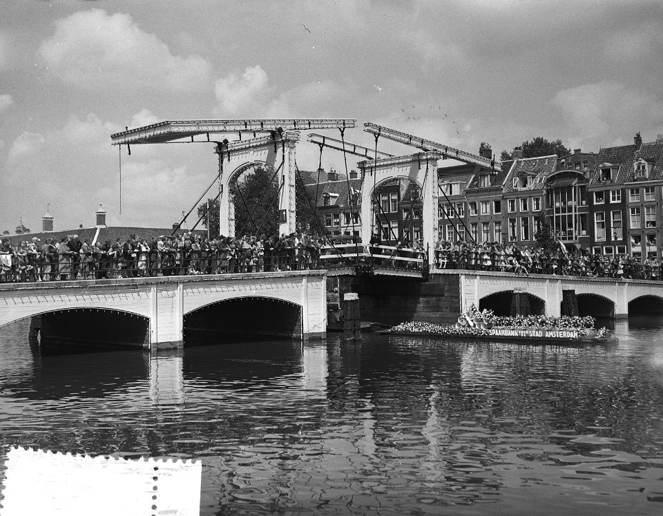 Bezoek Franse president en mevrouw Coty aan Amsterdam, bloemencorso versierde bo, Bestanddeelnr 906-6078
