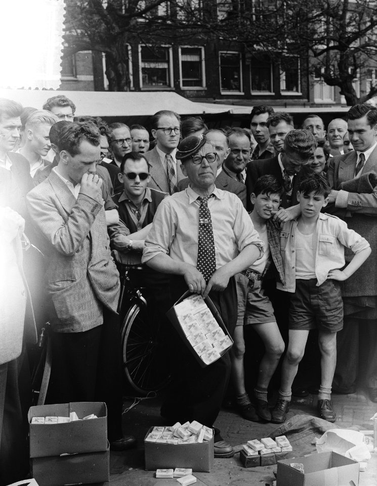 Bevrijdingsmarkt Amstelveld Amsterdam, strijd standwerker Nederland Belgie, Bestanddeelnr 906-4568