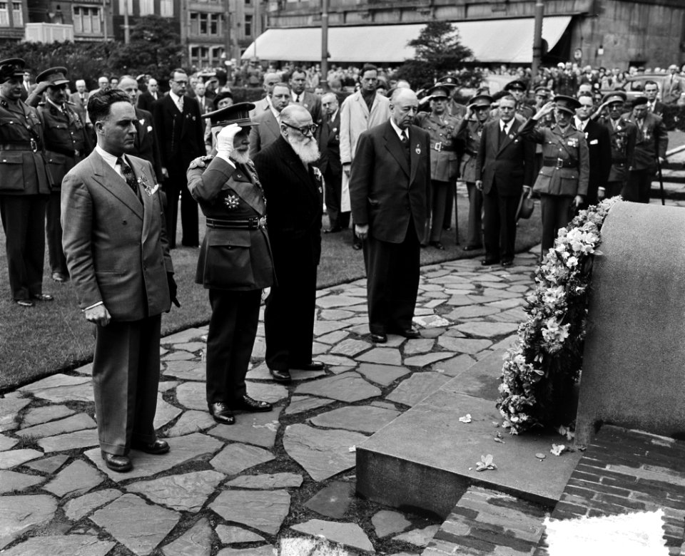 Bezoek Belgische oud-strijder aan het Nationaal monument, Bestanddeelnr 905-0805