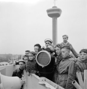 Bezoek aan boord Engelse oorlogsschepen te Rotterdam, Bestanddeelnr 911-8141