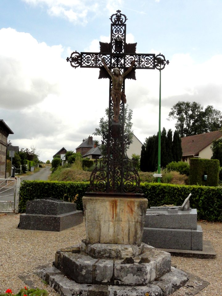 Betteville (Seine-Mar.) croix de cimetière