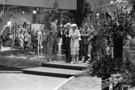 Bezoek aan de tentoonstelling Hofstadbloem, Bestanddeelnr 931-6233