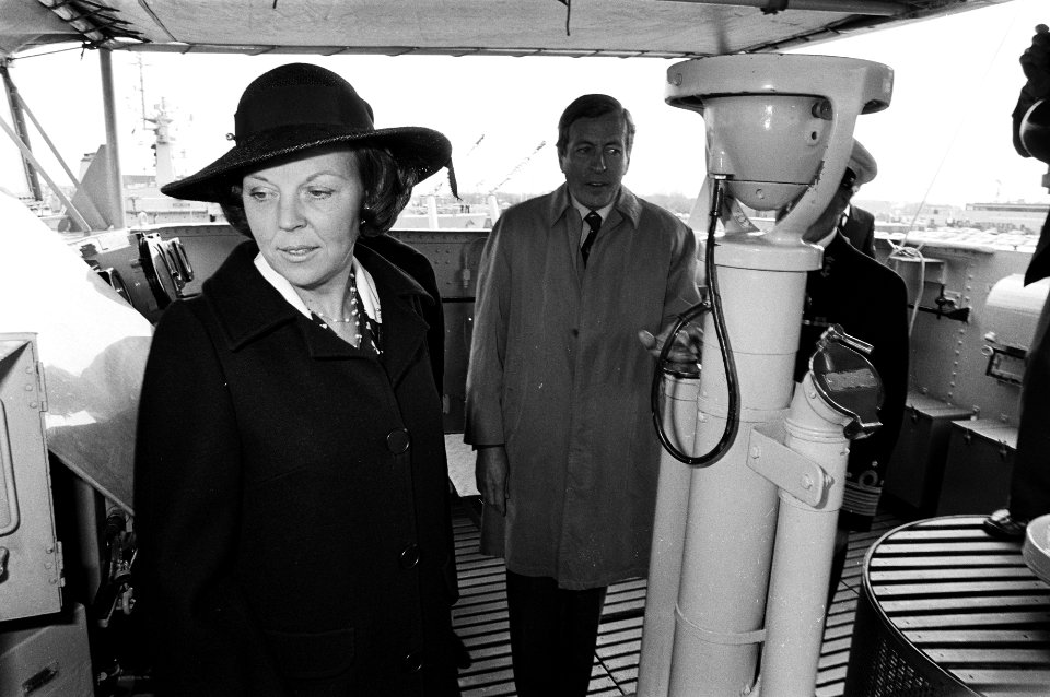 Bezoek aan Koninklijke Marine in Den Helder door Beatrix en Claus, Beatrix en Cl, Bestanddeelnr 931-4738