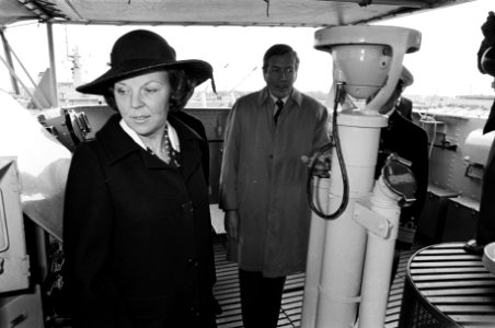 Bezoek aan Koninklijke Marine in Den Helder door Beatrix en Claus, Beatrix en Cl, Bestanddeelnr 931-4738
