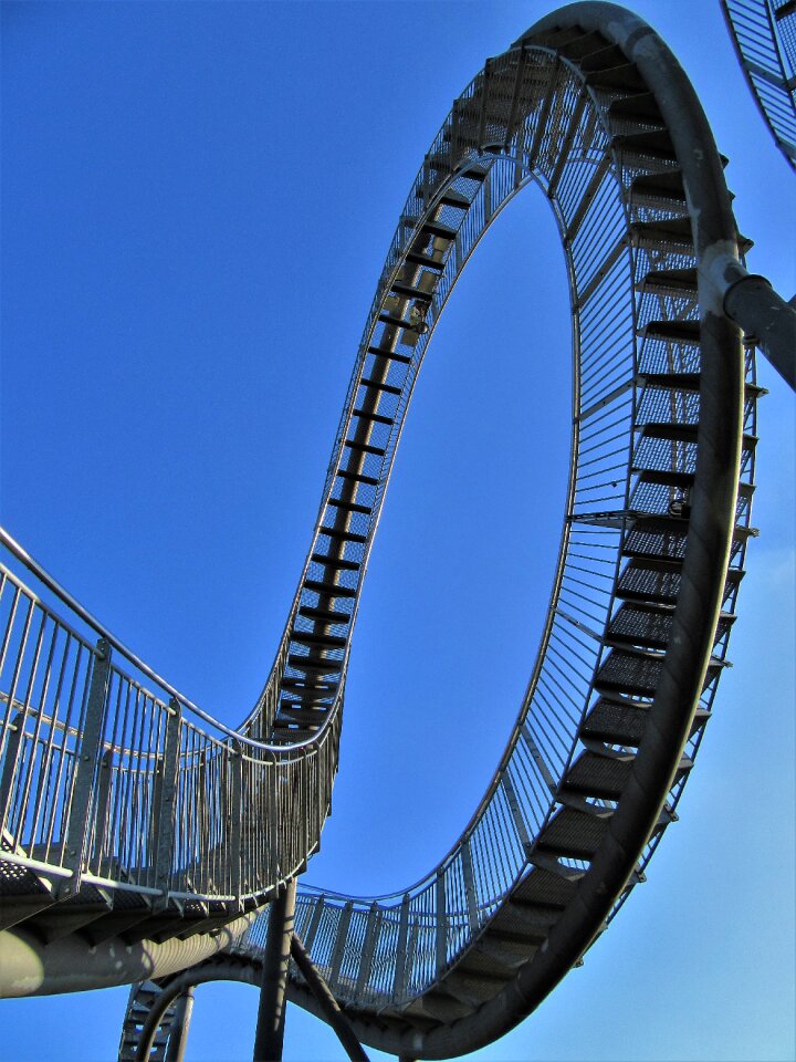 Sculpture artwork landmark
