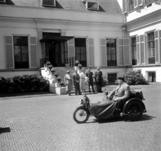 Bezoek Engelse invaliden aan Soestdijk, Bestanddeelnr 904-6177