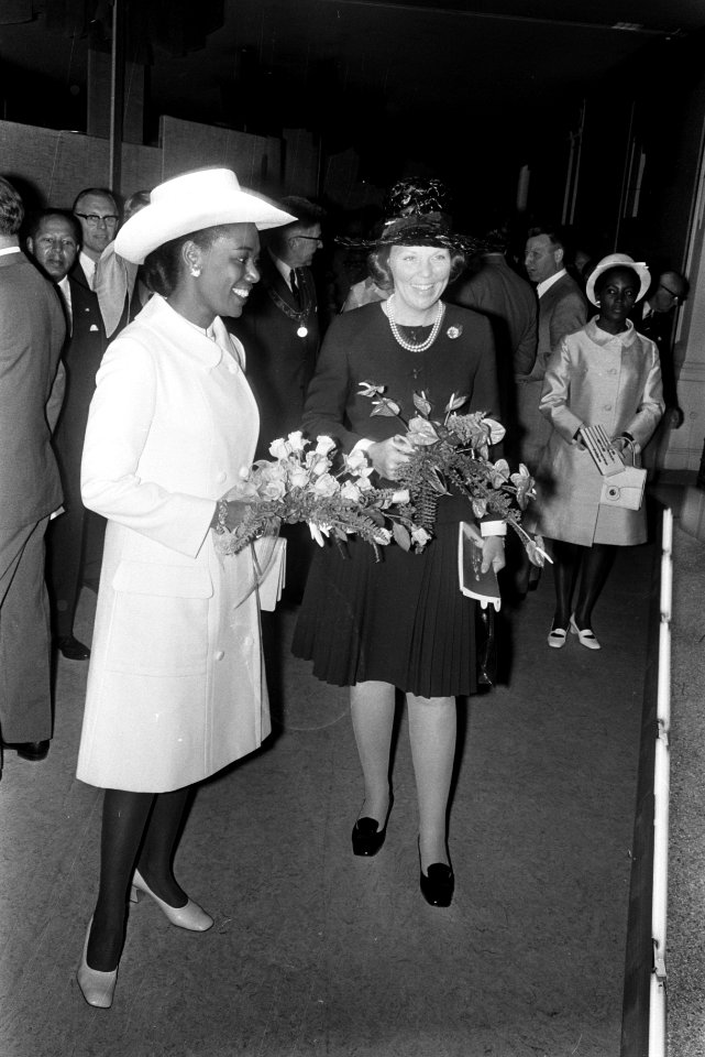 Bezoek aan Rotterdam van president Houphouët-Boigny en diens echtgenote, koningi, Bestanddeelnr 923-5681