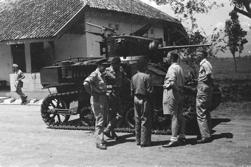 Bezoek aan een Eskadron Vechtwagens KNIL, Bestanddeelnr 194A-3-3