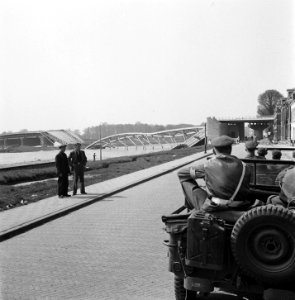 Bezoek aan de vernielde verkeersbrug van Deventer, Bestanddeelnr 900-2510