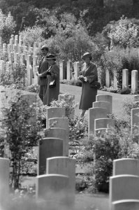 Bezoek Engels Koninklijk paar Koningin Elizabeth en Koningin Beatrix op erebegr, Bestanddeelnr 934-2837