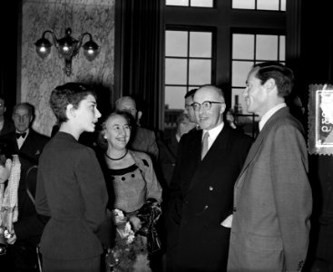 Bezoek Audrey Hepburn, met echtgenoot Mel Ferrer, aan Rotterdam, Bestanddeelnr 906-8239