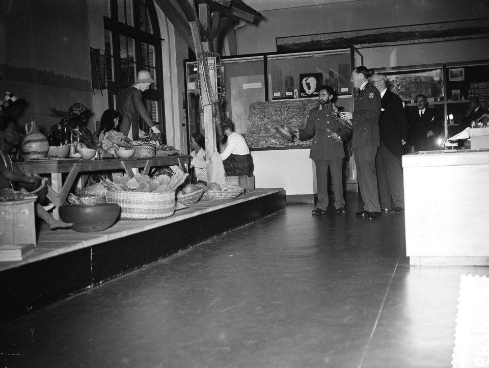 Bezoek aan het Koninklijk Instituut voor de Tropen, Bestanddeelnr 906-8229