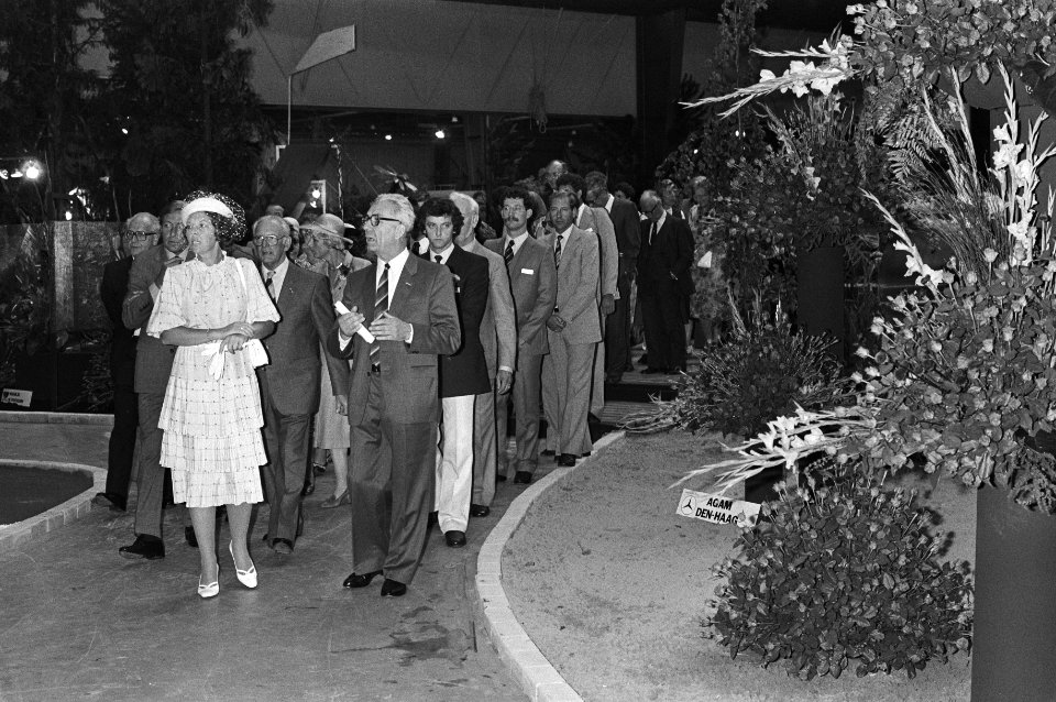Bezoek aan de tentoonstelling Hofstadbloem, Bestanddeelnr 931-6236