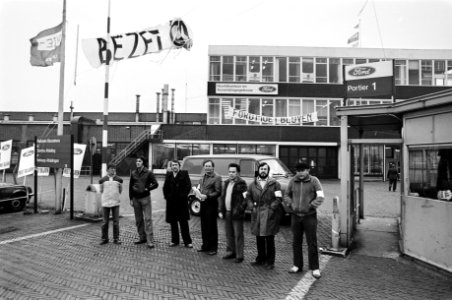 Bezetting poort van Ford A'dam door werknemers uit protest tegen eventuele sluiting, bezette bedrijf van Ford in A'dam, Bestanddeelnr 931-4525