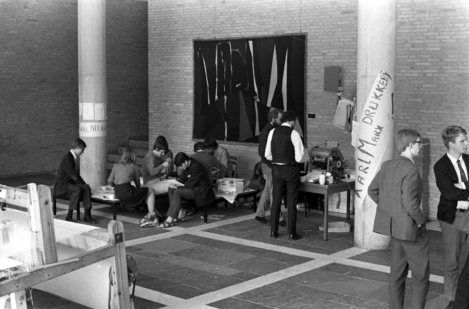 Bezetting Tilburgse Hogeschool bord Oranje van boven, Rode Hogeschool, Bestanddeelnr 922-3629