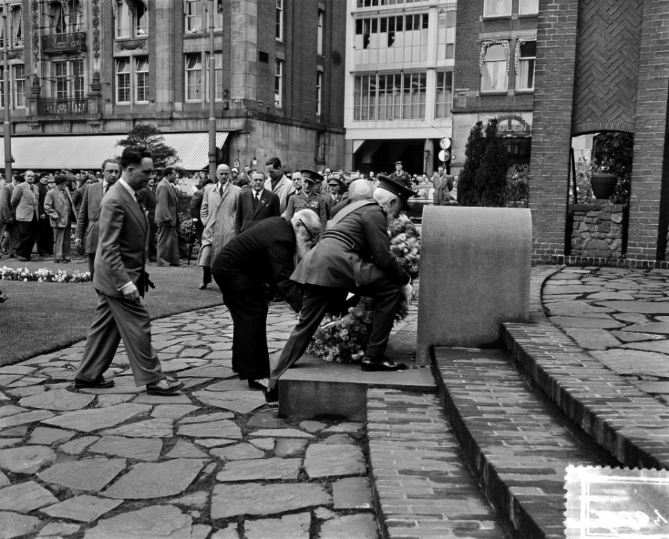 Bezoek Belgische oud-strijder aan het Nationaal monument, Bestanddeelnr 905-0804