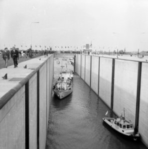 Bezoek aan het sluizencomplex in het julianakanaal te Maasbracht, Bestanddeelnr 919-5642