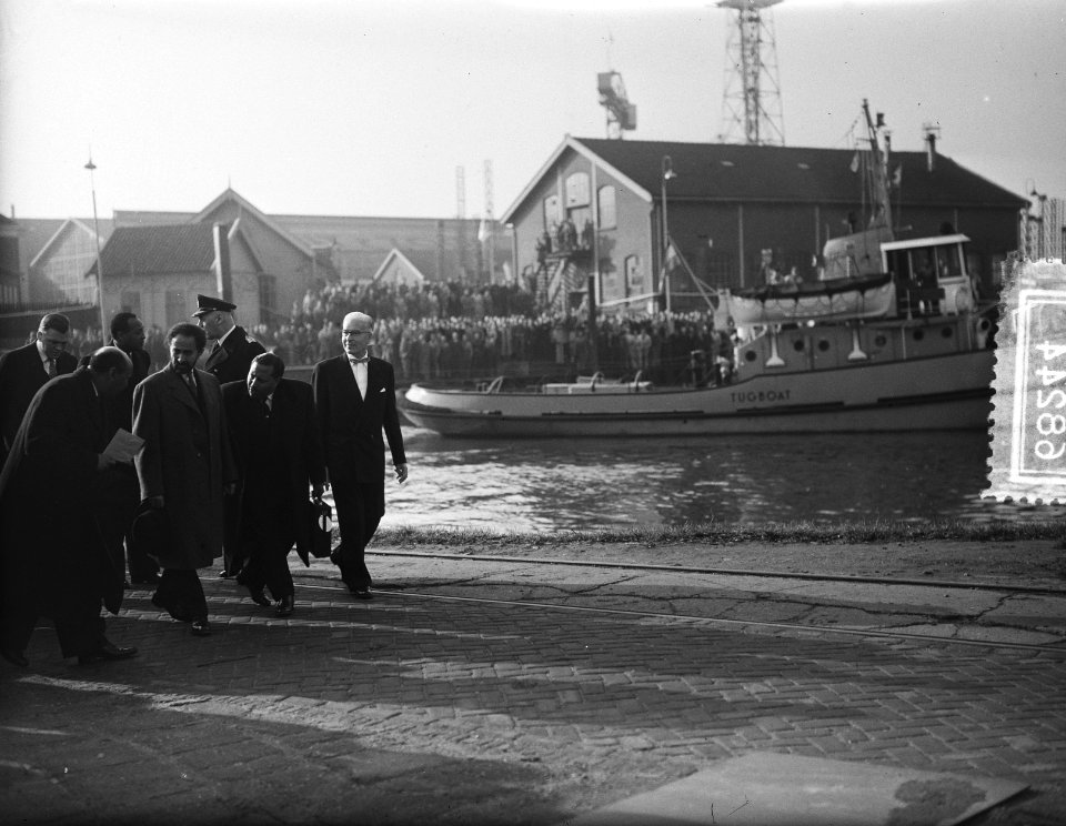 Bezoek Keizer Selassi, tweede dag, tewaterlating Kinderdijk sleepboot Shegnew, Bestanddeelnr 906-8244