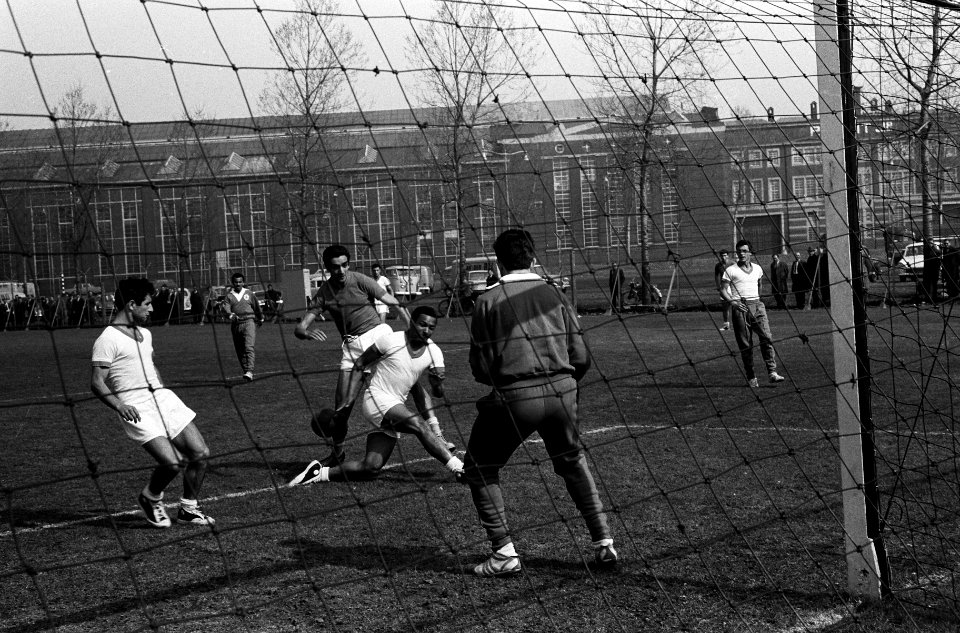 Benfica traint op bijvelden Feijenoord, Bestanddeelnr 915-0218