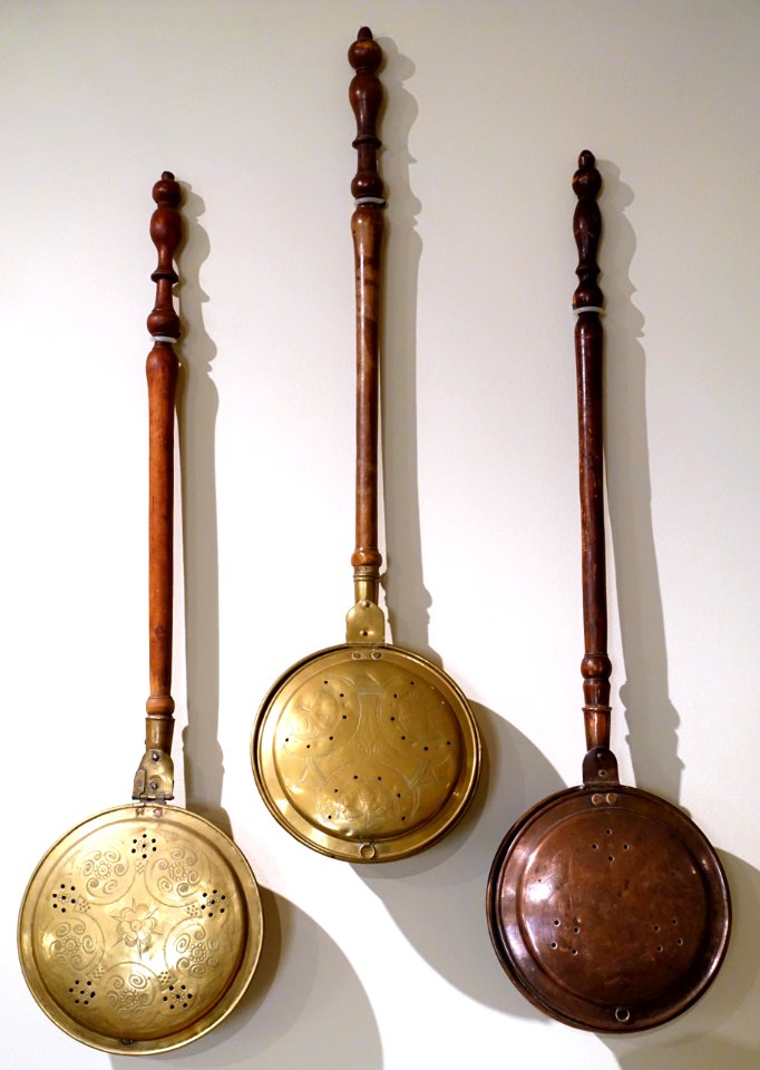 Bed warming pans, America, 1810-1830, brass, maple - Concord Museum - Concord, MA - DSC05915