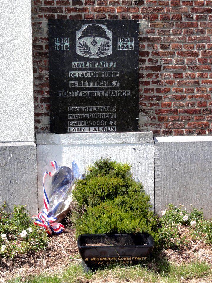 Bettignies (Nord, Fr) monument aux morts