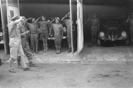 Bezoek aan bataljon Friesland 1-9 RI gelegerd te Tjimahi Generaal Doorman p, Bestanddeelnr 60-6-3