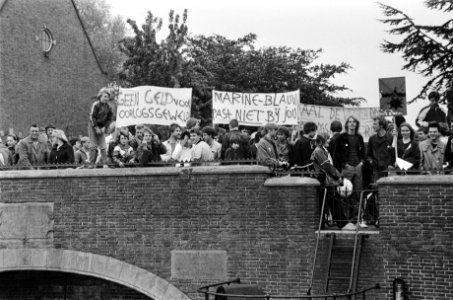 Beatrix heeft mijnenbestrijdingsvaartuig Alkmaar gedoopt op Scheepswerf in Alb, Bestanddeelnr 932-1673