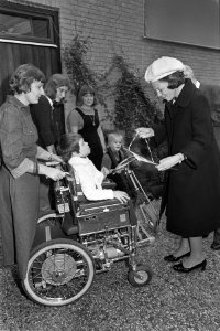 Beatrix opent Vogelweyde, gebouw van de stichting tot hulp aan spastische patien, Bestanddeelnr 928-8180