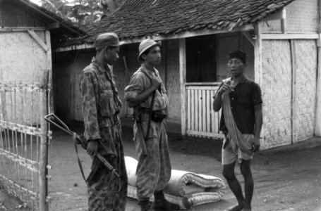 Bezetting van Blitar na Kepadjen en Wlingi, trokken Nederlandse troepen naar Bl, Bestanddeelnr 5319