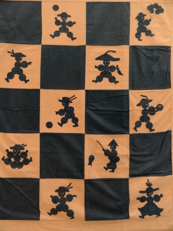Bedcover, made in Paotingfu, China for missionary Alexander Cunningham's nephew in North Dakota, 1926 - National Museum of American History - DSC06108