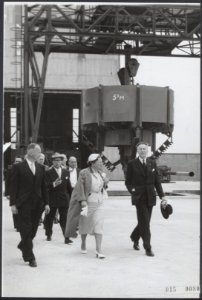 Bezoek in de namiddag aan de nieuwe staatsmijn Beatrix te Melick. De koningin wo, Bestanddeelnr 015-0080
