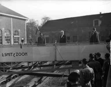 Bezoek Keizer Selassie, tweede dag, tewaterlating Kinderdijk sleepboot Shegnew, Bestanddeelnr 906-8247