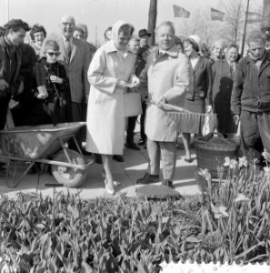 Bezoek Heinz Ruhmann en echtgenote op de Floriade, Bestanddeelnr 911-1749