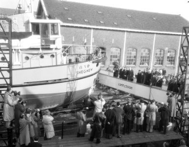 Bezoek Keizer Selassie, tweede dag, tewaterlating Kinderdijk sleepboot Shegnew, Bestanddeelnr 906-8250